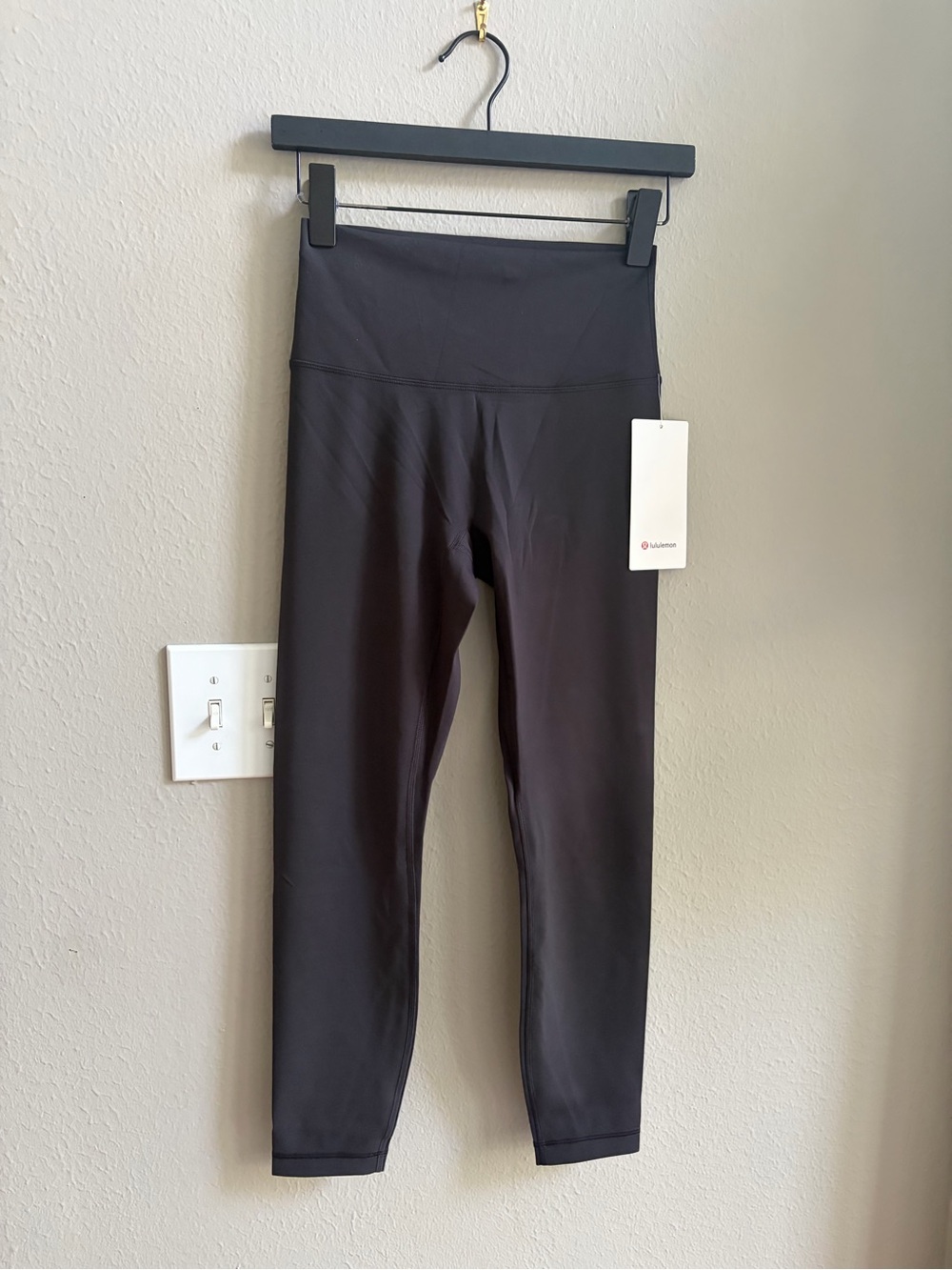 NWT Lululemon HR Black Women's Wunder Under, no line. Size: 6 - Picture 9 of 12